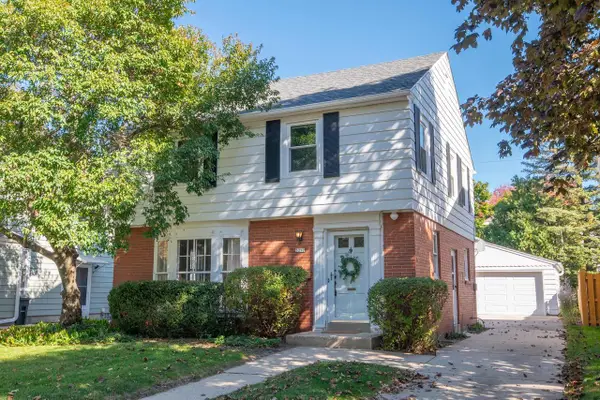 5252 N Bay Ridge AVENUE, Whitefish Bay, WI 53217