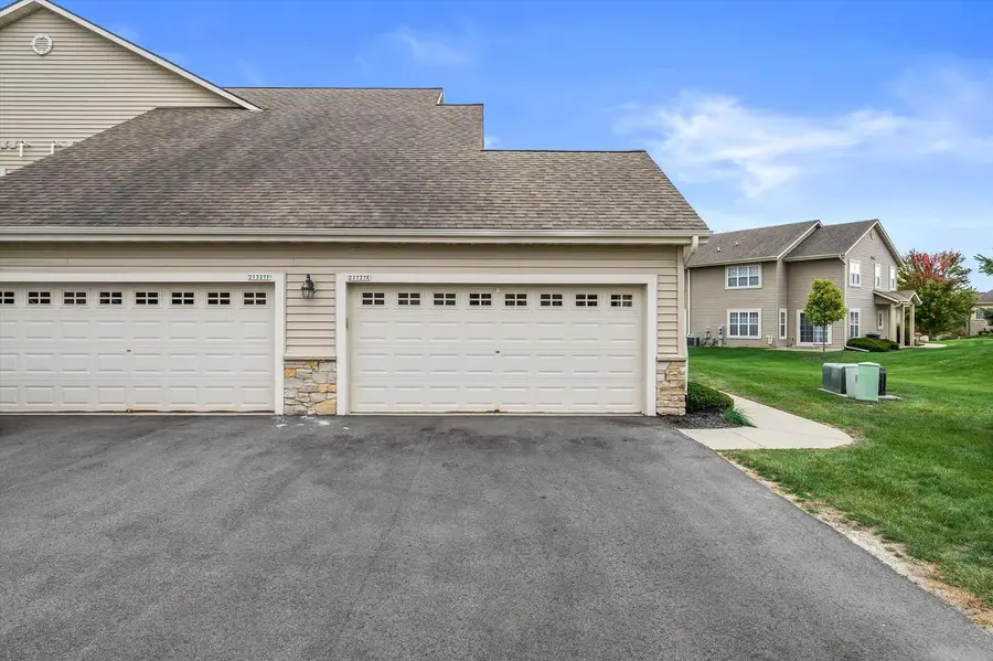 21727 Outcropping COURT #E, Lannon, WI 53046 - #3
