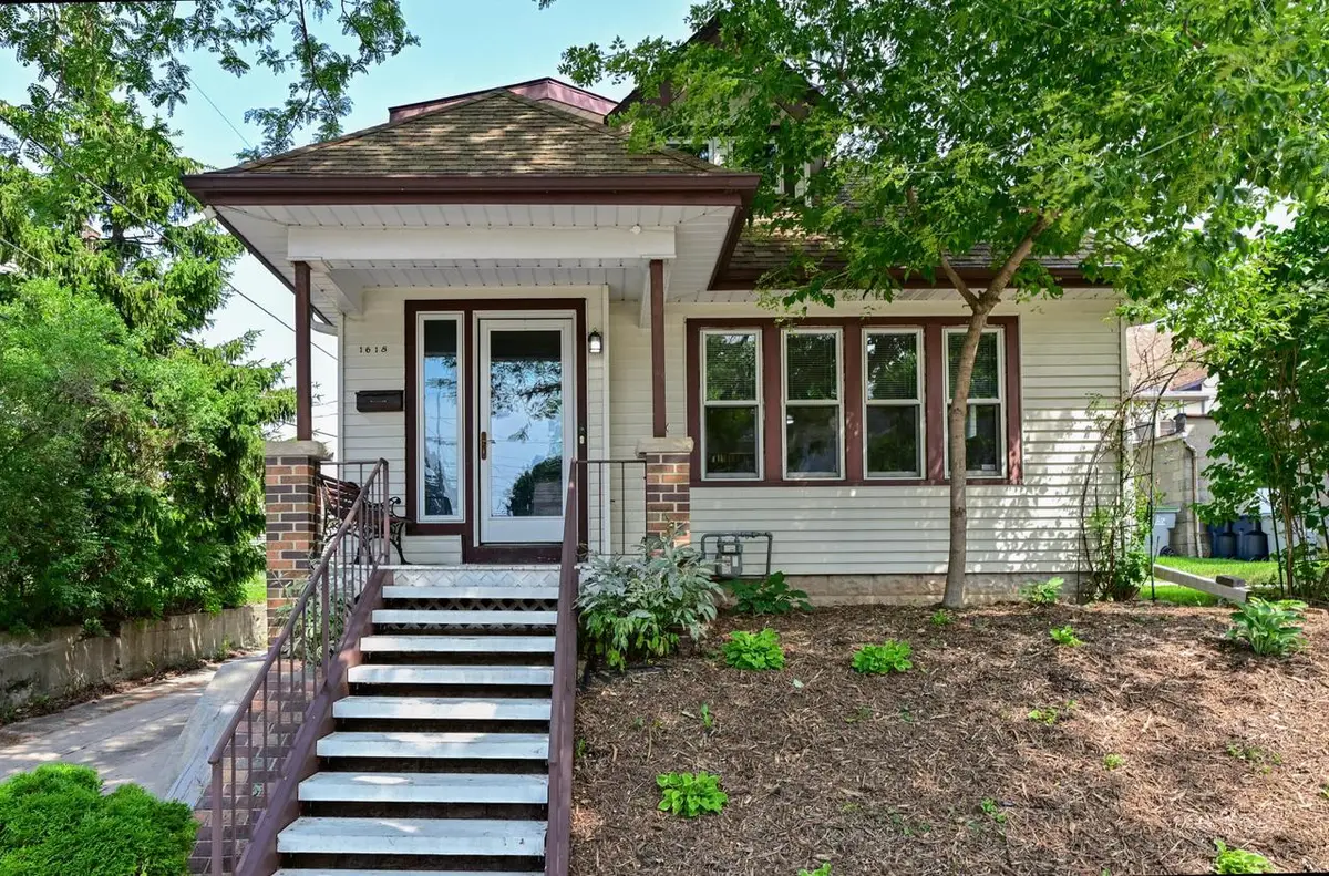 1618 E Newport AVENUE, Milwaukee, WI 53211 - #1