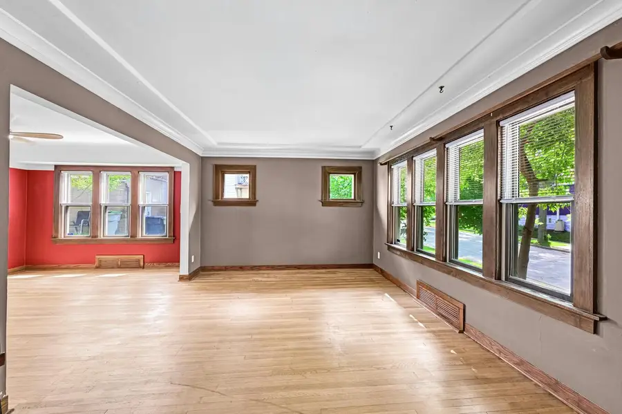 1618 E Newport AVENUE, Milwaukee, WI 53211 - #3