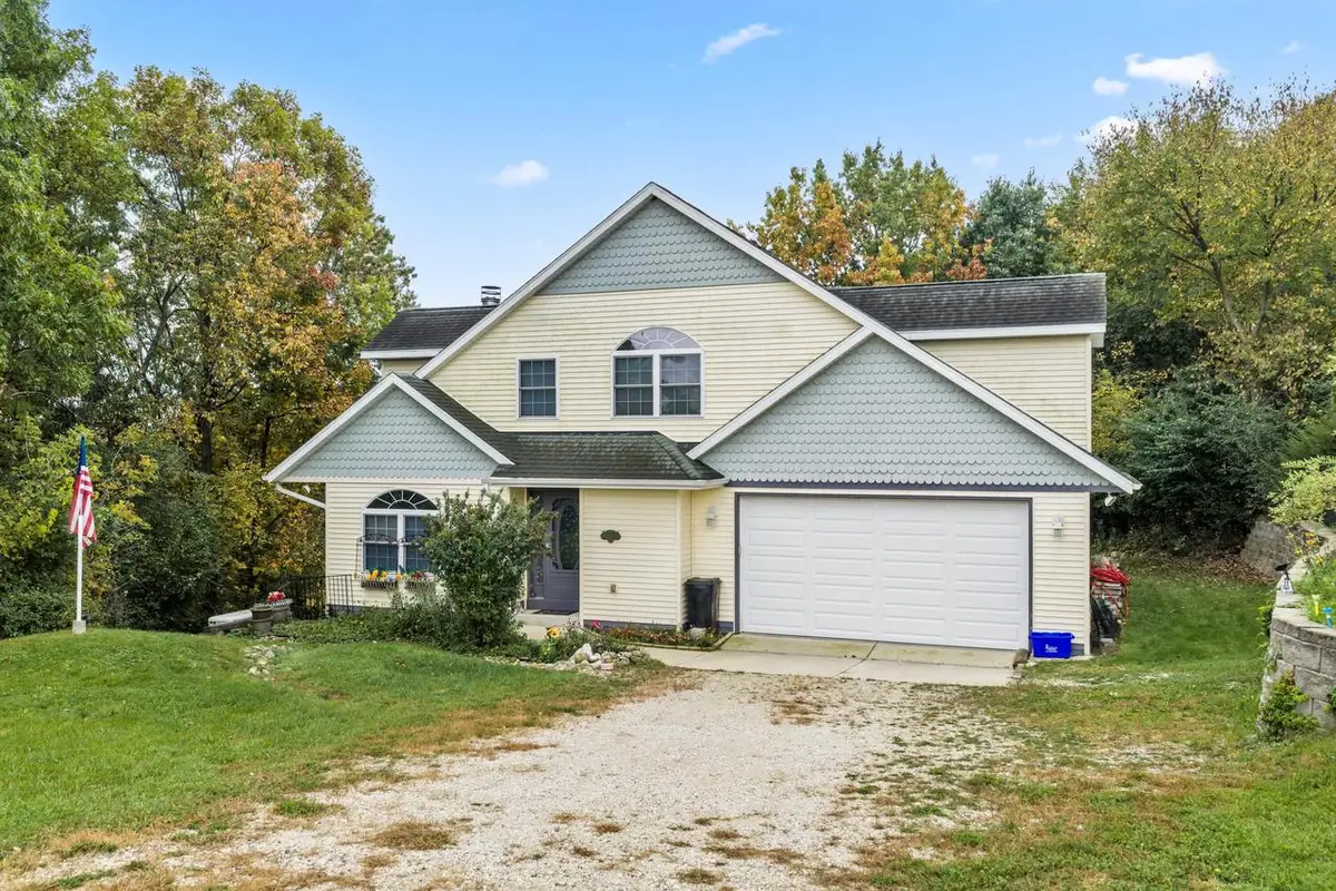 W1026 Ski Hill DRIVE, Burlington, WI 53105 - #1