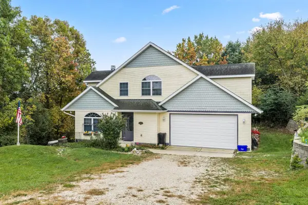 W1026 Ski Hill DRIVE, Burlington, WI 53105