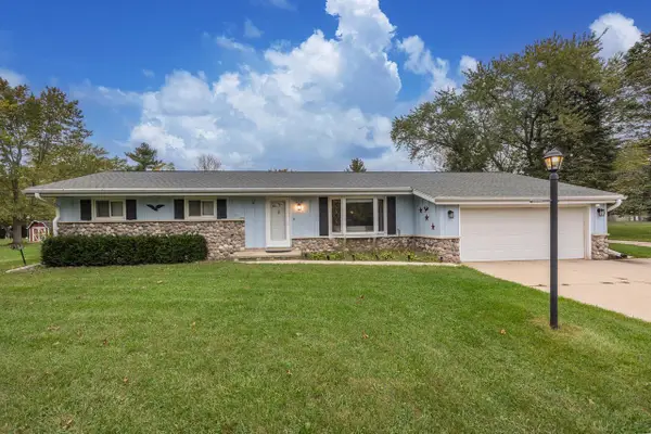 S57W25392 Lois LANE, Waukesha, WI 53189