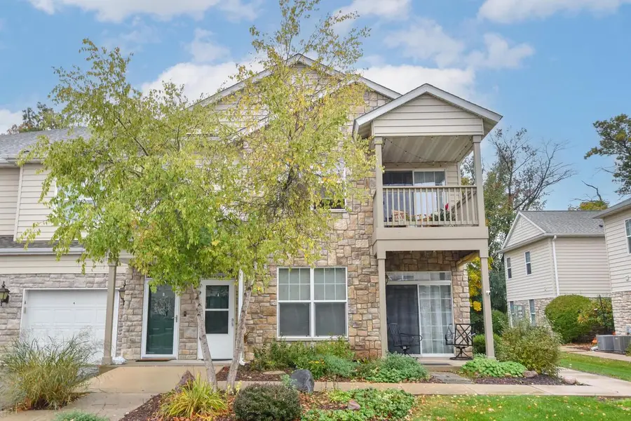 N16W26521 Meadowgrass CIRCLE #A, Pewaukee, WI 53072 - #2