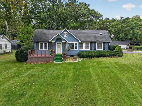 7990 W Lakeshore DRIVE, Burlington, WI 53105