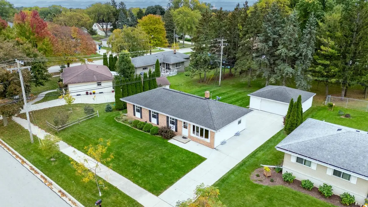 215 W Beutel ROAD, Port Washington, WI 53074 - #1