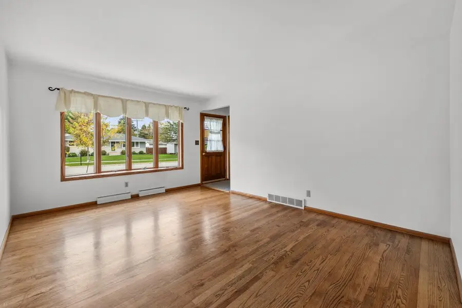 215 W Beutel ROAD, Port Washington, WI 53074 - #3
