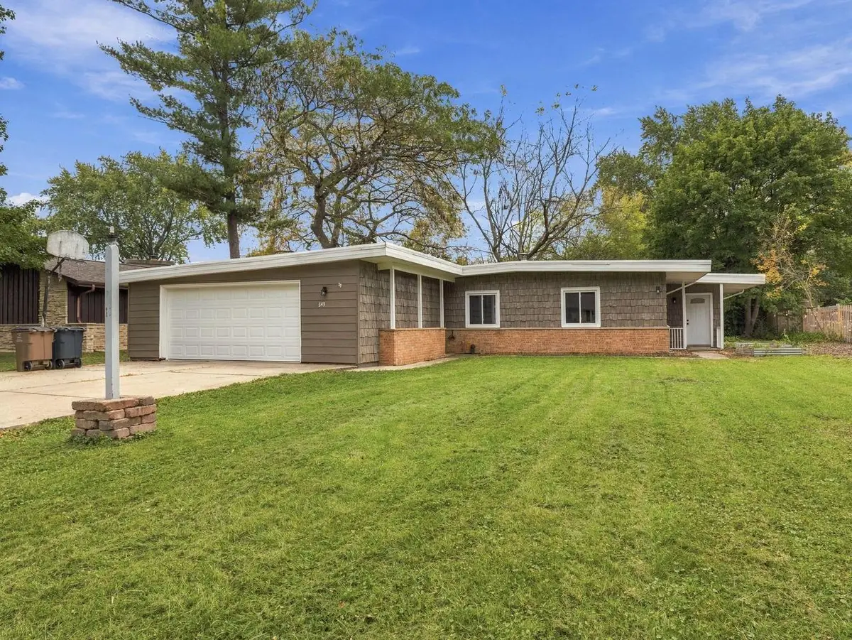 343 W Manor CIRCLE, Bayside, WI 53217 - #1
