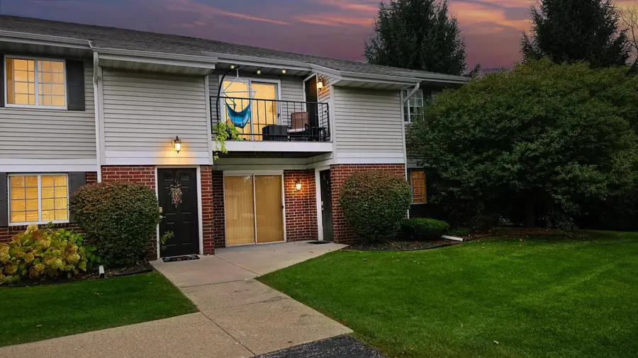 W168N11065 Ashbury CIRCLE #4, Germantown, WI 53022 - #2
