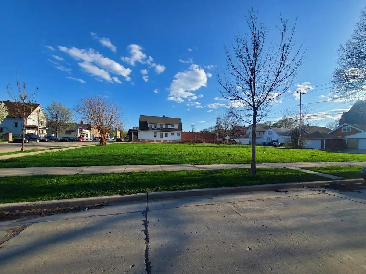 3885-3897 N PORT WASHINGTON AVENUE, Milwaukee, WI 53212 - #1