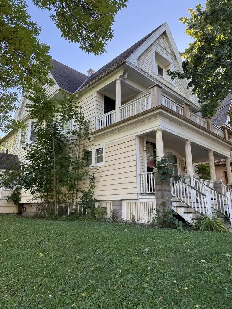 3201 W McKinley BOULEVARD #3203, Milwaukee, WI 53208 - #2