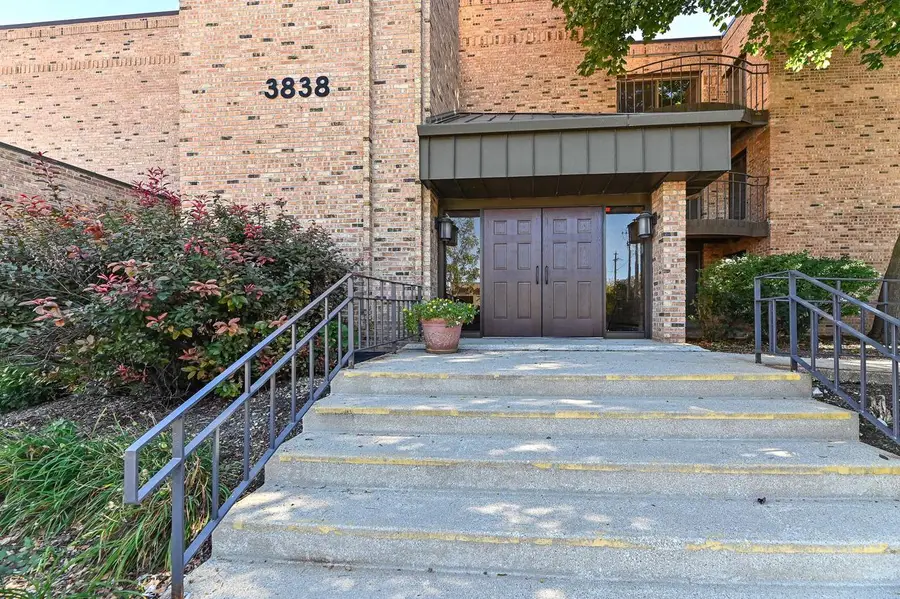 3838 N Oakland AVENUE #274, Shorewood, WI 53211 - #3