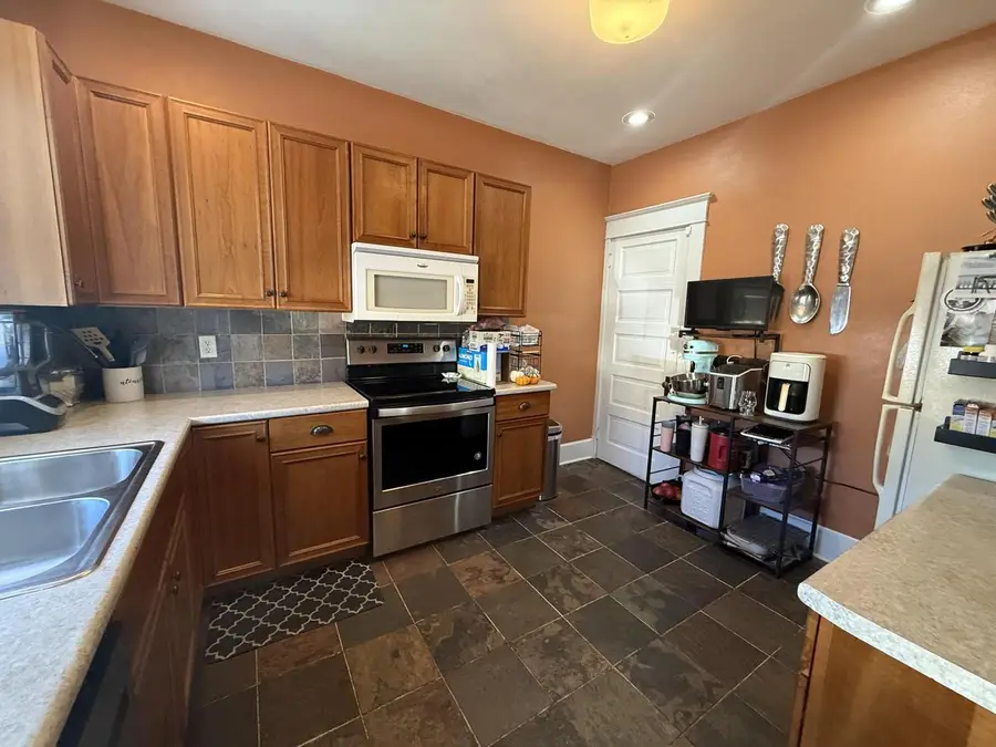 628 Milwaukee AVENUE, South Milwaukee, WI 53172 - #3