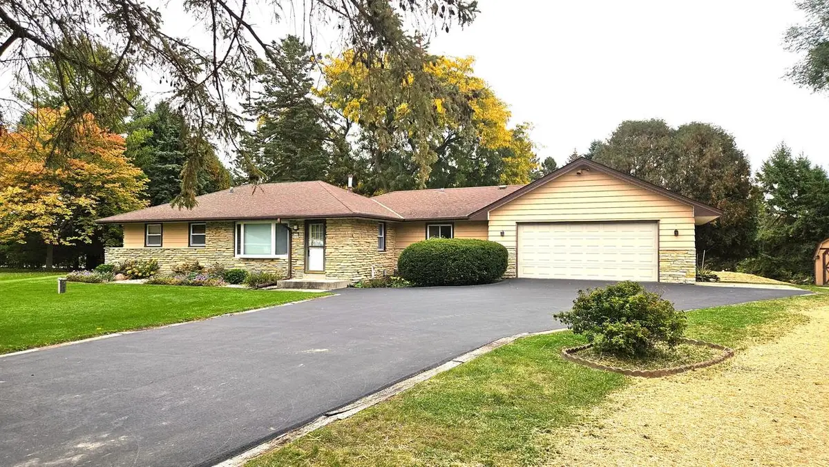 W226N6040 Avon COURT, Lisbon, WI 53089 - #1