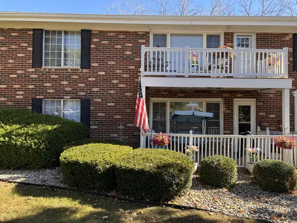 516 Laurel Lake ROAD #1, Thiensville, WI 53092