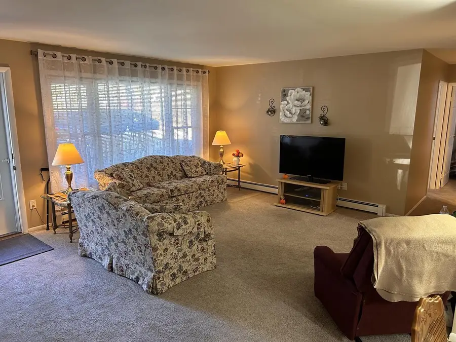 516 Laurel Lake ROAD #1, Thiensville, WI 53092 - #3