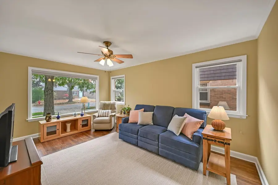 5723 N Argyle AVENUE, Glendale, WI 53209 - #2