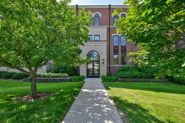 19045 Thomson DRIVE #104, Brookfield, WI 53045