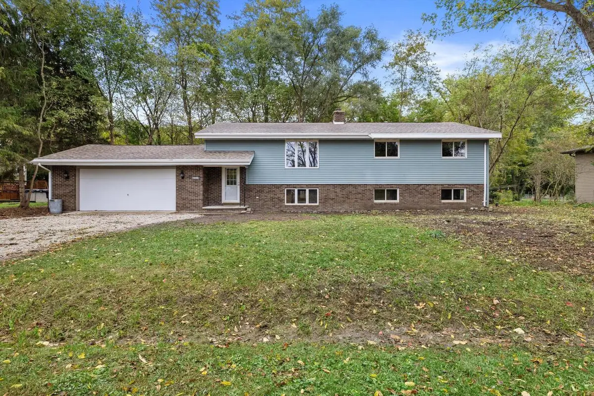 1066 N Meadow DRIVE, Silver Lake, WI 53170 - #1