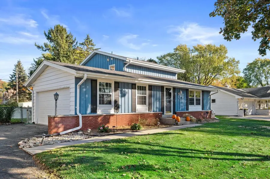 1605 Dixie DRIVE, Waukesha, WI 53189 - #2