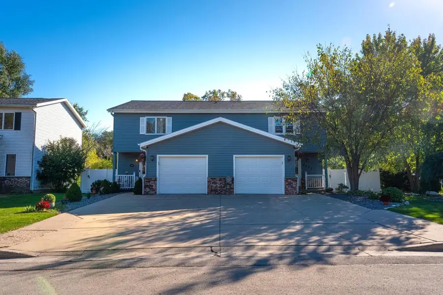4071 W Mangold AVENUE, Greenfield, WI 53221 - #2
