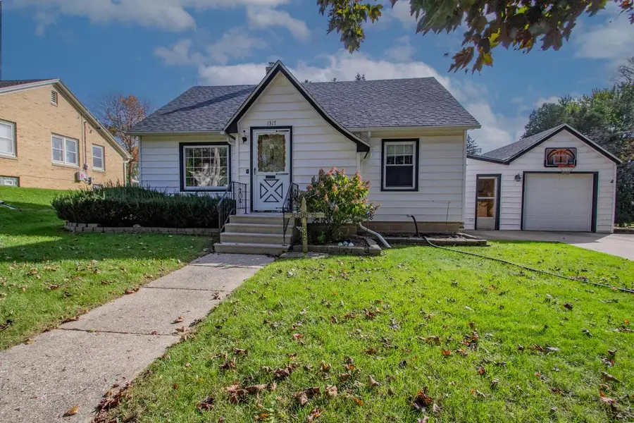1317 Sunset AVENUE, Watertown, WI 53094 - #2