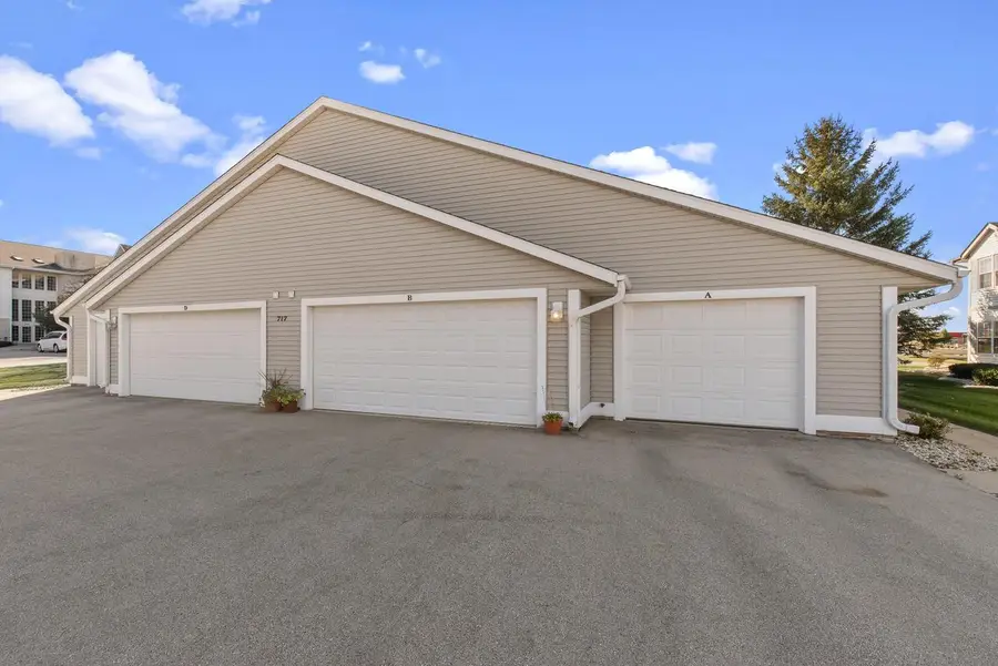 717 Canterberry COURT #B, West Bend, WI 53090 - #3