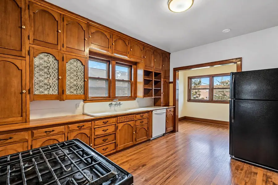 1106 E Pryor AVENUE, Milwaukee, WI 53207 - #3