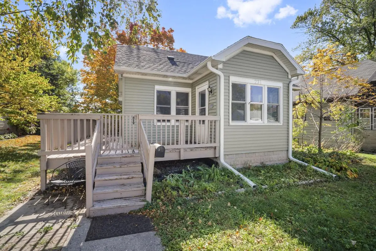 231 Edgewood LANE, West Bend, WI 53095 - #1