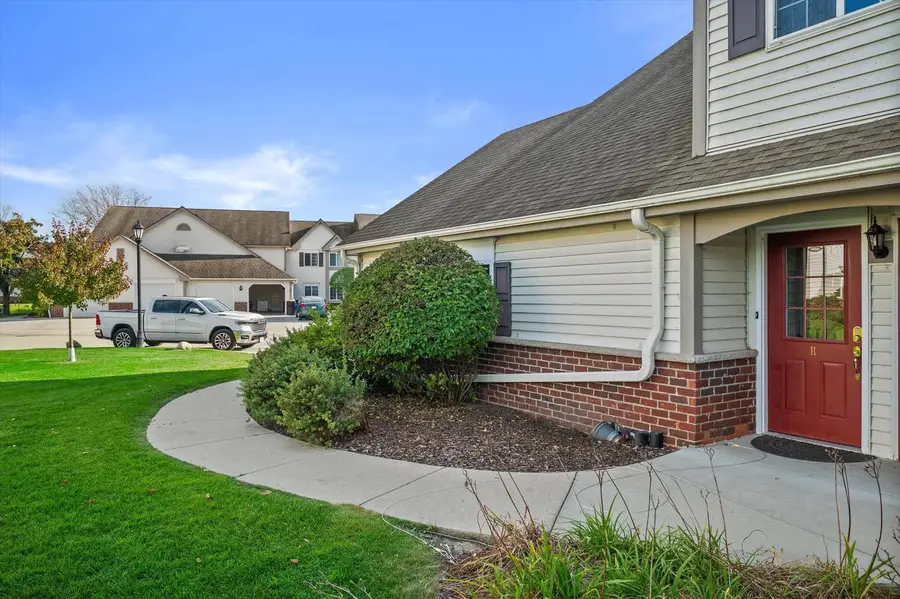 558 Pewaukee ROAD #H, Pewaukee, WI 53072 - #2