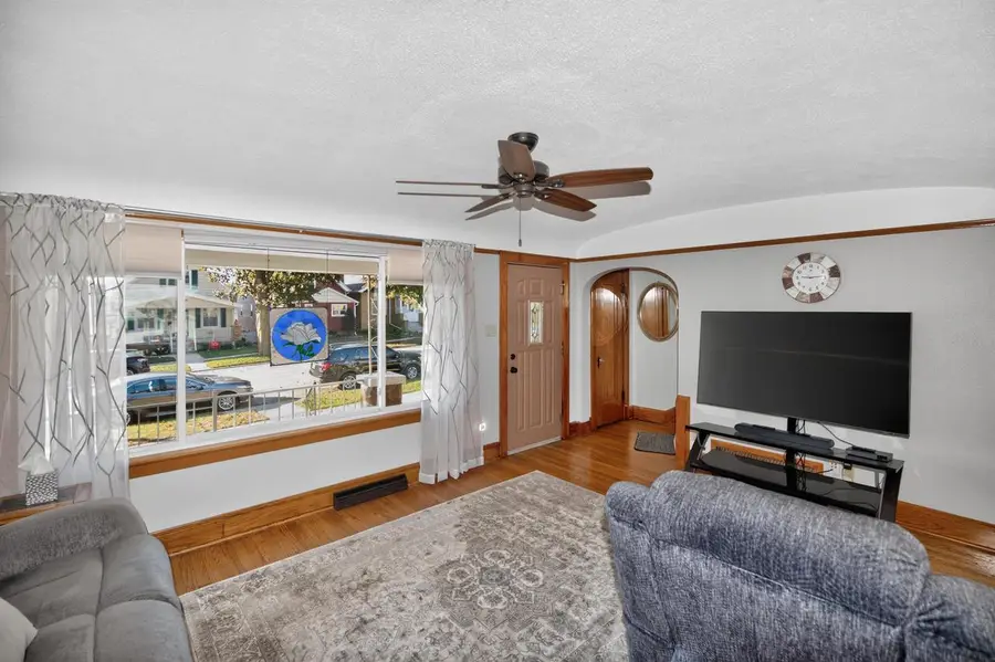 3908 E Cudahy AVENUE, Cudahy, WI 53110 - #2