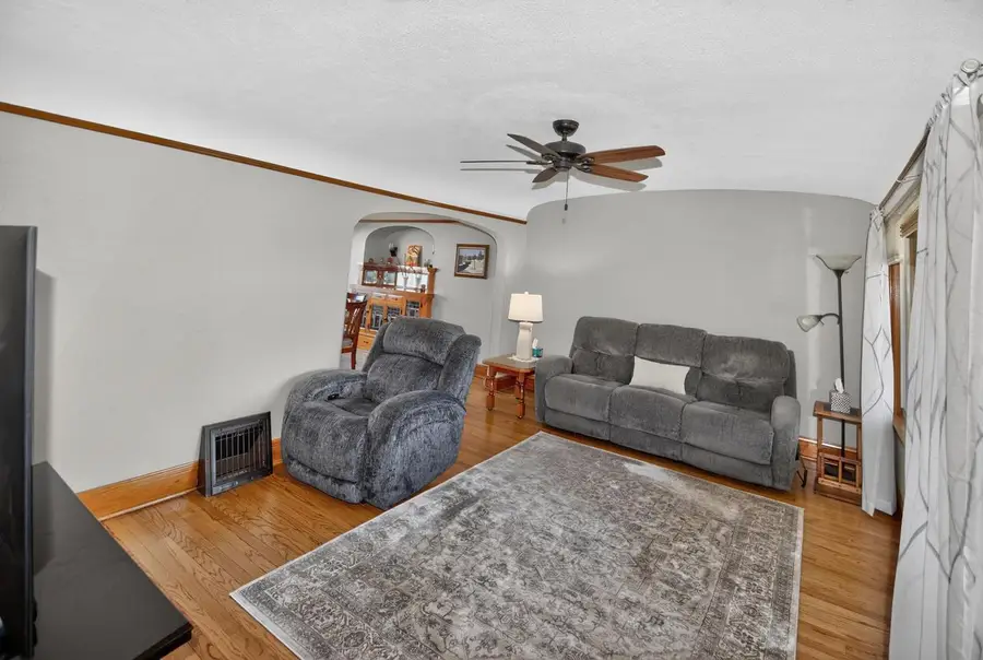3908 E Cudahy AVENUE, Cudahy, WI 53110 - #3