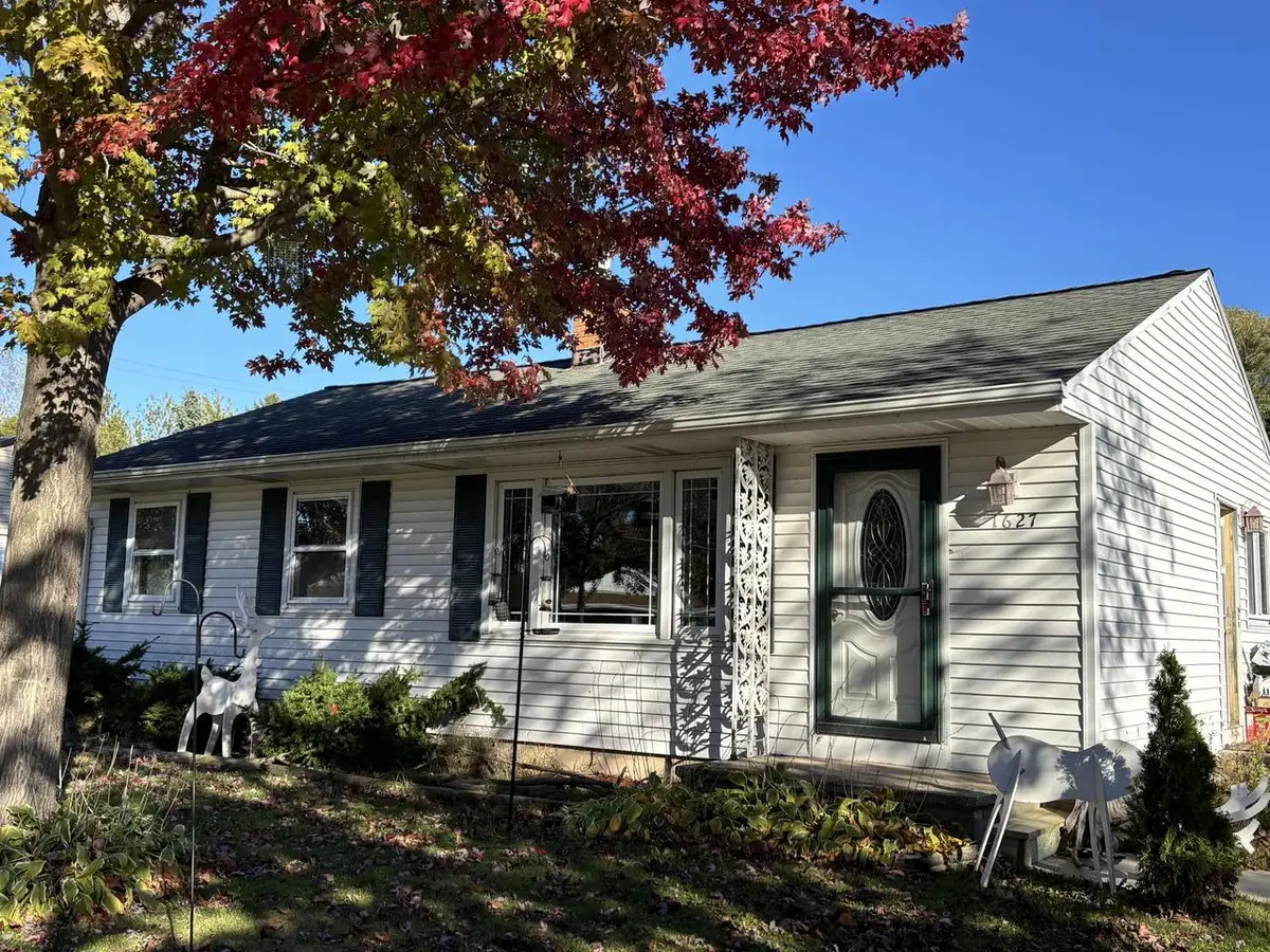 1627 Lilac DRIVE, Manitowoc, WI 54220 - #1