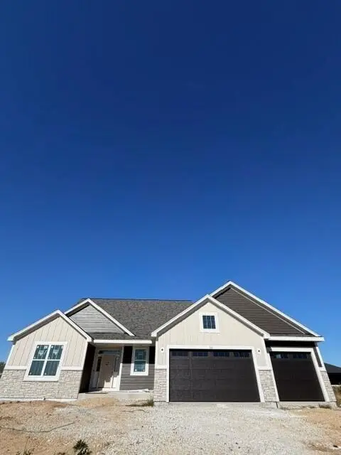 526 Talbots Woods DRIVE, Dousman, WI 53118