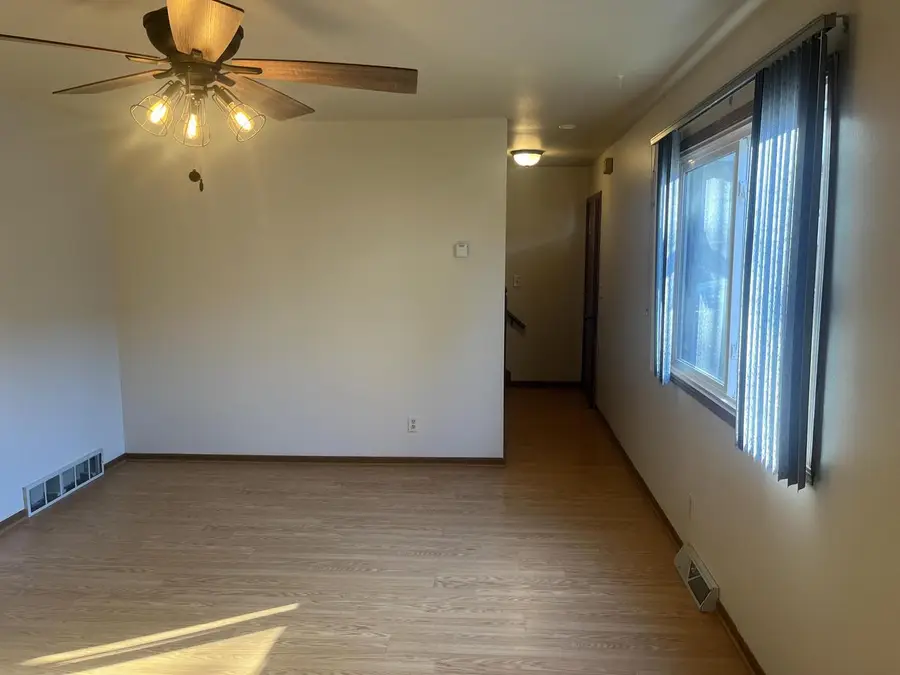 8018 W Manor CIRCLE, Milwaukee, WI 53223 - #3