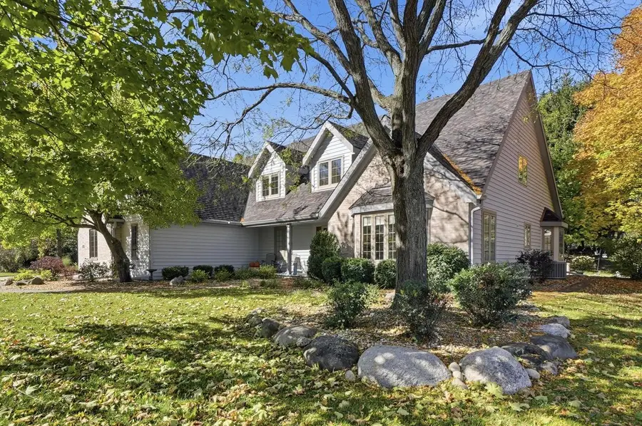 N25W26469 Fox Den COURT, Pewaukee, WI 53072 - #2