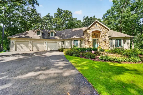 29520 June LANE, Waterford, WI 53185