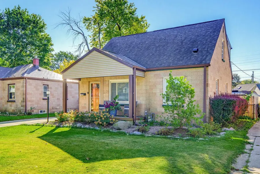 1421 E Norwich STREET, Milwaukee, WI 53207 - #2