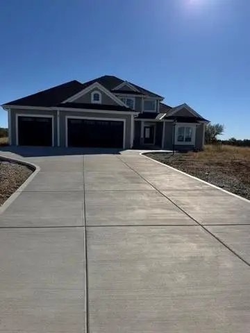 611 Talbots Woods DRIVE, Dousman, WI 53118