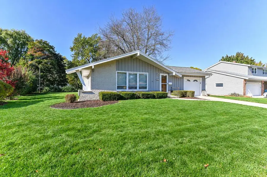 5111 Russell COURT E, Greendale, WI 53129 - #2