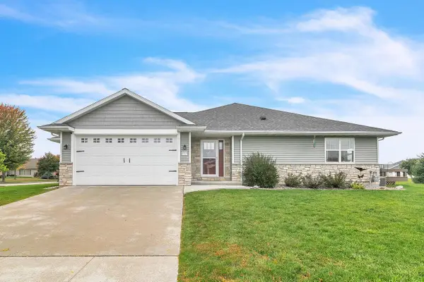 2516 Fox Chase, Manitowoc, WI 54220