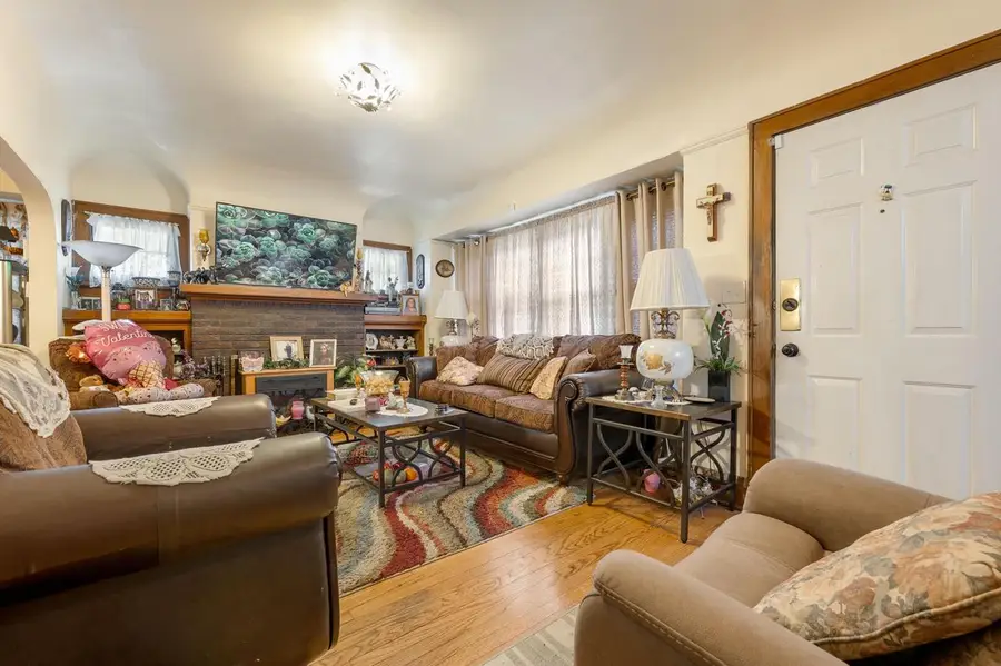 4881 N 27th STREET, Milwaukee, WI 53209 - #3
