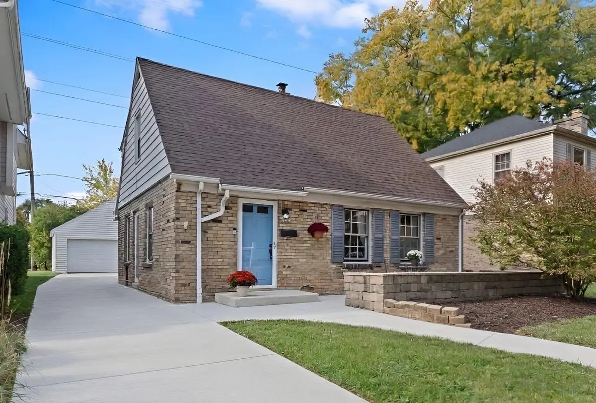 5755 N Argyle AVENUE, Glendale, WI 53209 - #1
