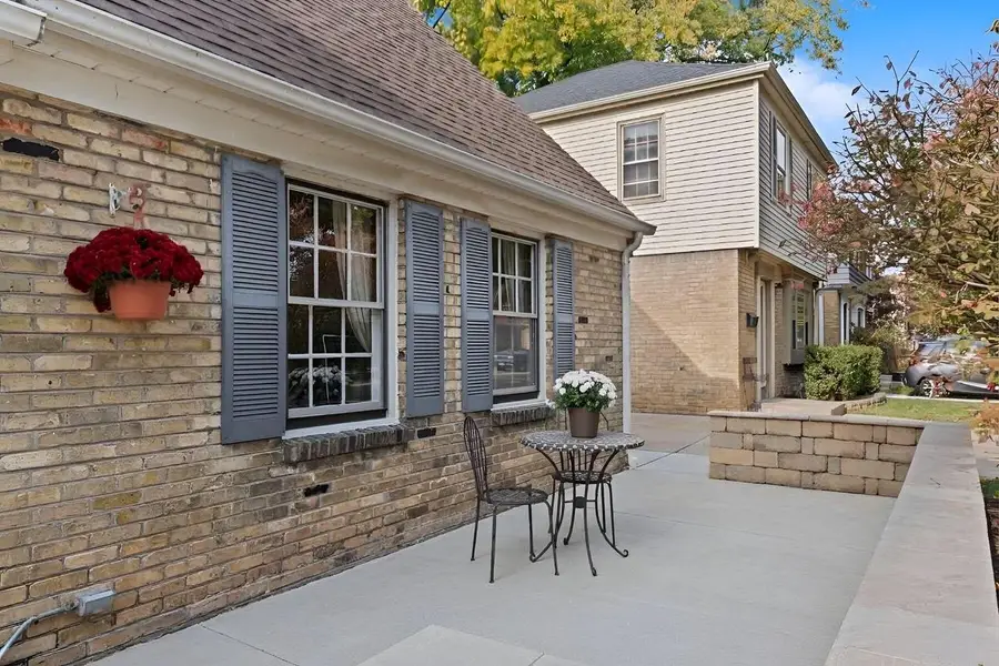 5755 N Argyle AVENUE, Glendale, WI 53209 - #2