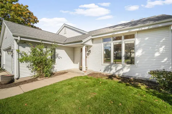 747 Laureate DRIVE, Pewaukee, WI 53072