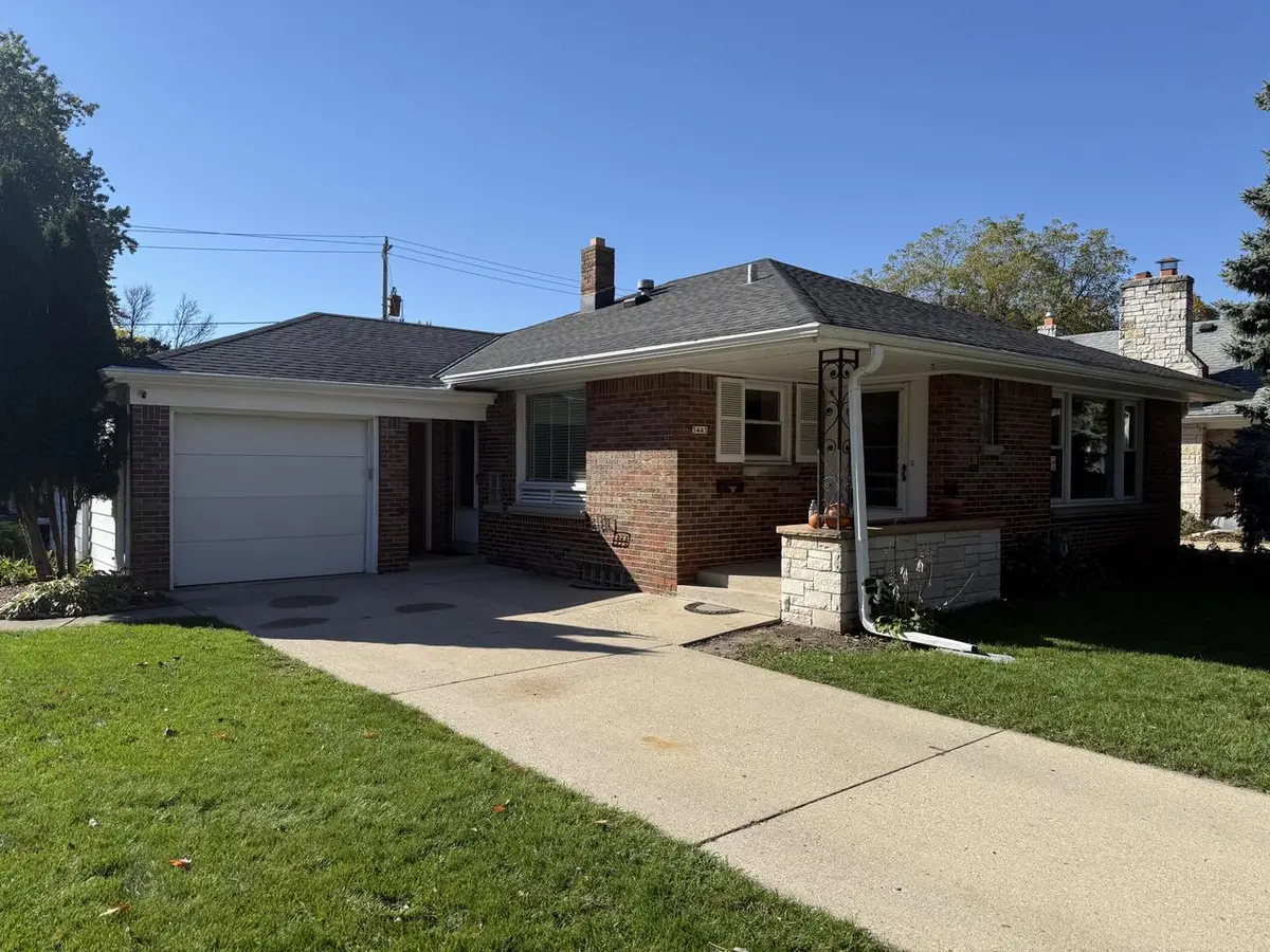 5443 W Hayes AVENUE, West Allis, WI 53219 - #1