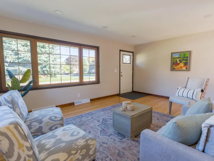 5303 W Wilbur AVENUE, Greenfield, WI 53220 - #3