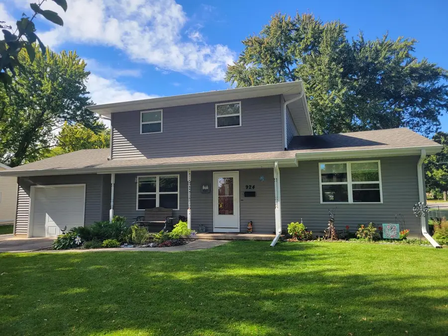 924 Shirley STREET, Stoughton, WI 53589 - #2
