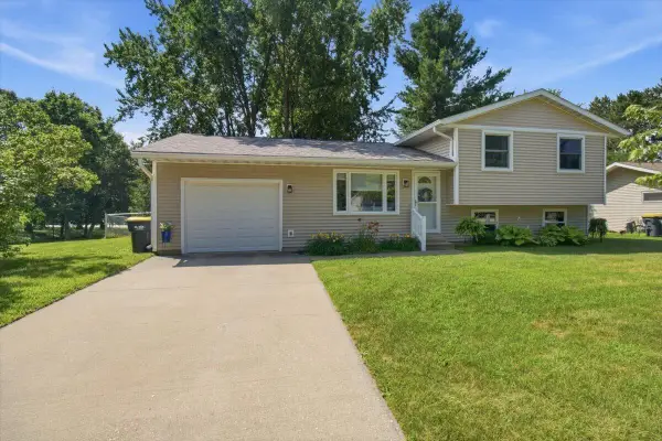 508 Evergreen DRIVE, Holmen, WI 54636