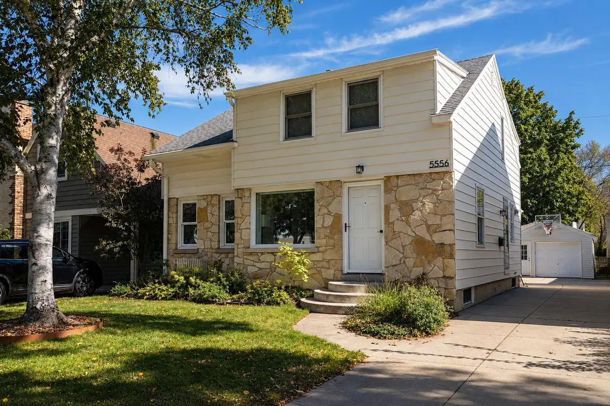 5556 N Lydell AVENUE, Whitefish Bay, WI 53217 - #1